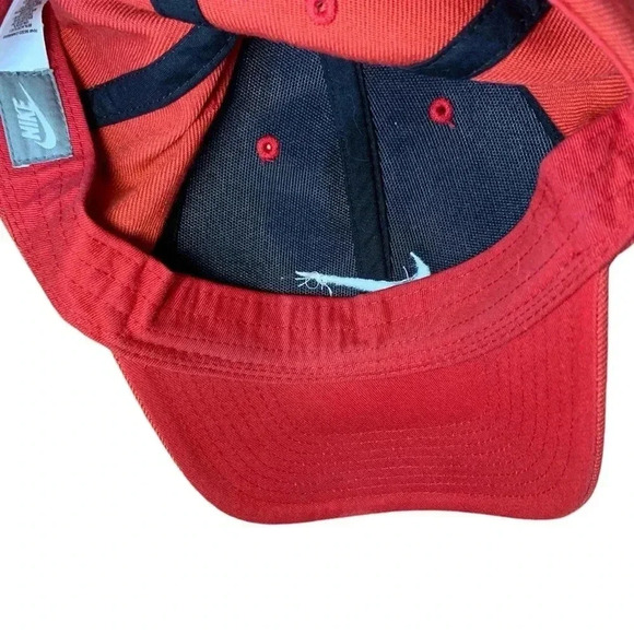 Classic Nike Red and White Embroidered Swoosh Adjustable Strapback Hat/Cap. - Picture 5 of 5